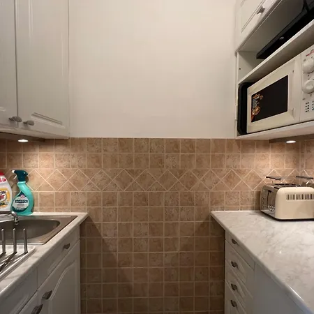 Apartment Muse - Your Arthome In The Heart Of